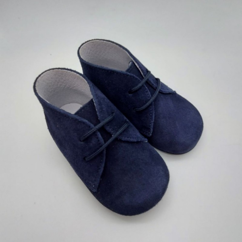 Bota para niño de cordón