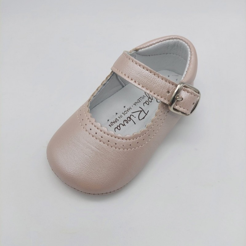 Zapato bebé rosa sin suela de Pepa Ribera